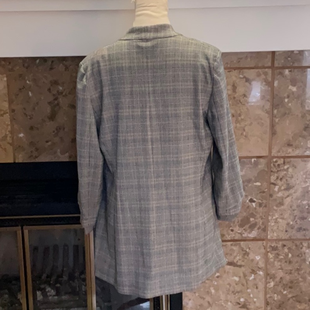 STUNNING Babaton Classic Gray Plaid Blazer Size 8 - Picture 6 of 8